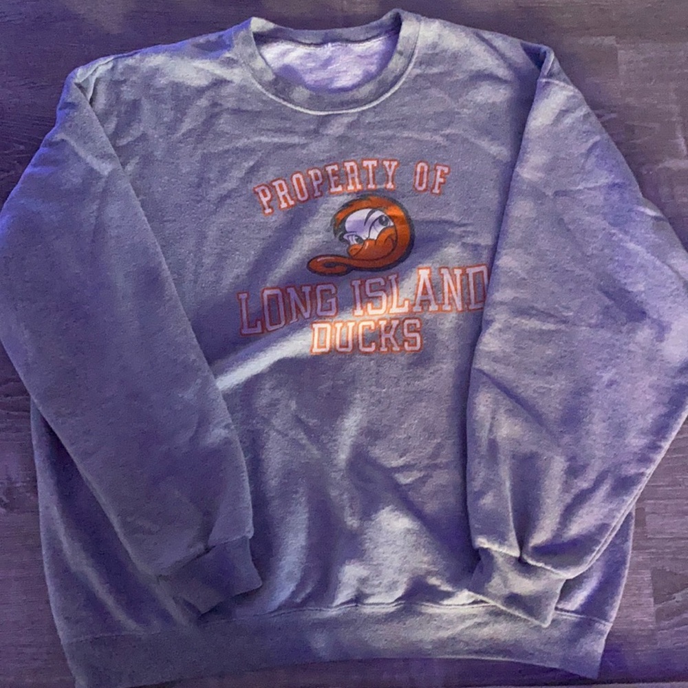 grey sweatshirt